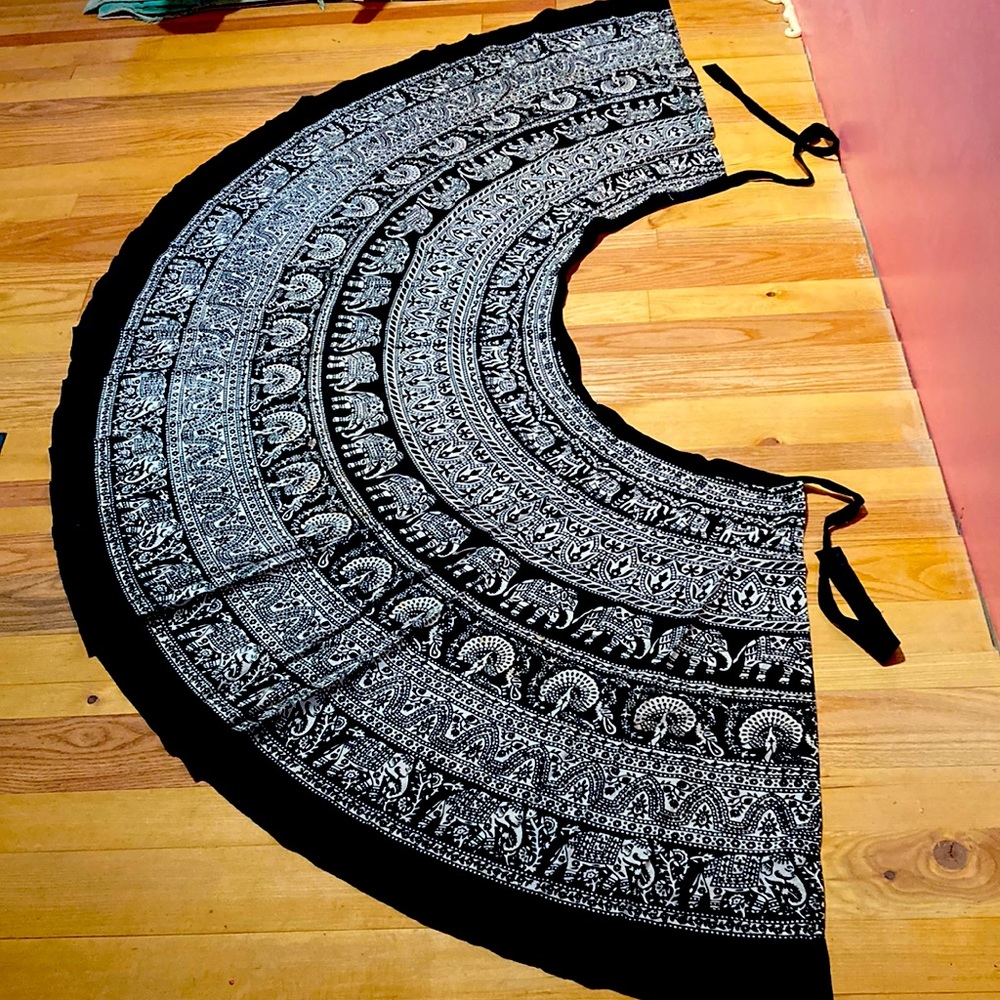Memories of a trip to Indonesia!  Fashion Village Black & White 100% Cotton